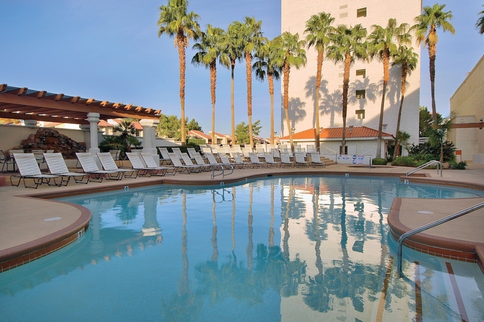 Imagen de la piscina del Hotel Gold Coast and Casino. Foto 19