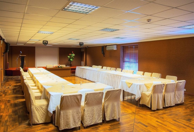 Imagen de los interiores del Hotel Gold Crest. Foto 7