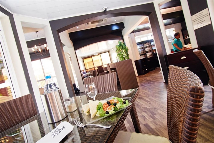 Imagen del bar/restaurante del Hotel Gold Crest. Foto 3