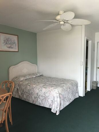 Imagen de la habitación del Hotel Gold Crest Motel. Foto 18