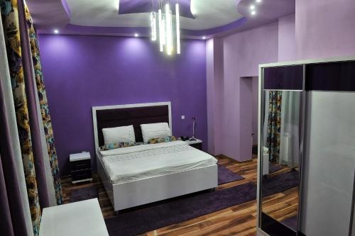 Imagen de la habitación del Hotel Gold, Pljevlja. Foto 8
