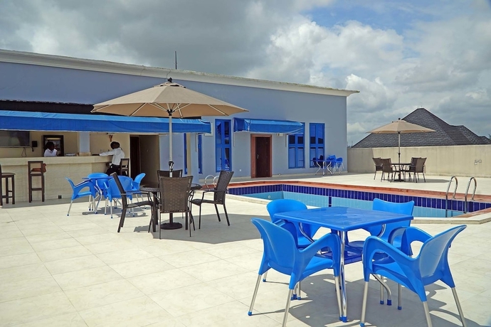 Imagen de la piscina del Hotel Gold Rush Suites. Foto 11