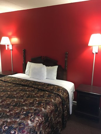 Imagen de la habitación del Hotel Gold Star Inn and Suites. Foto 10