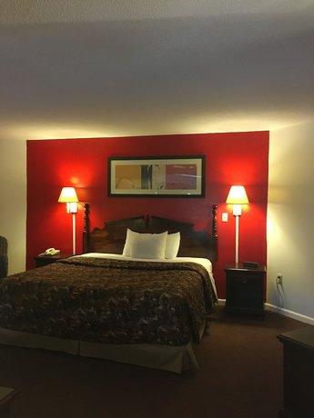 Imagen de la habitación del Hotel Gold Star Inn and Suites. Foto 11