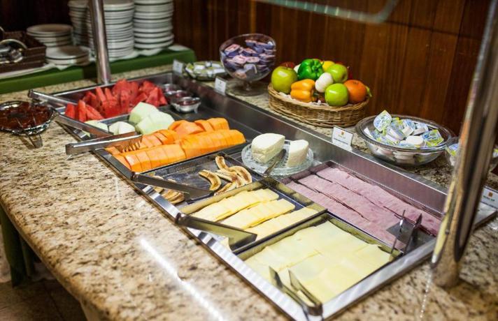 Imagen general del Hotel GoldMen Select Maringá. Foto 5