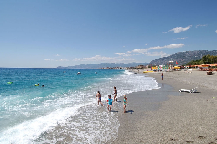 Imagen de los exteriores del Hotel Goldcity. Foto 3