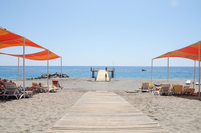 Imagen de los exteriores del Hotel Goldcity. Foto 4