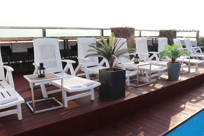 Imagen de la piscina del Hotel Goldcoast Hotel. Foto 16