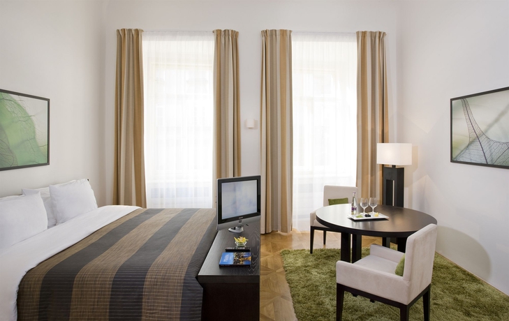 Imagen de la habitación del Hotel Golden Angel. Foto 6