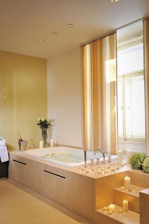 Imagen de la habitación del Hotel Golden Angel. Foto 7