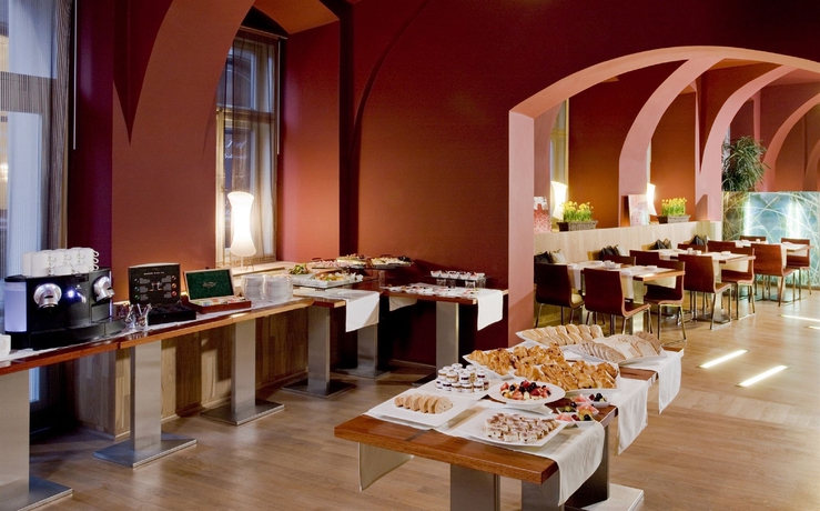 Imagen del bar/restaurante del Hotel Golden Angel. Foto 5