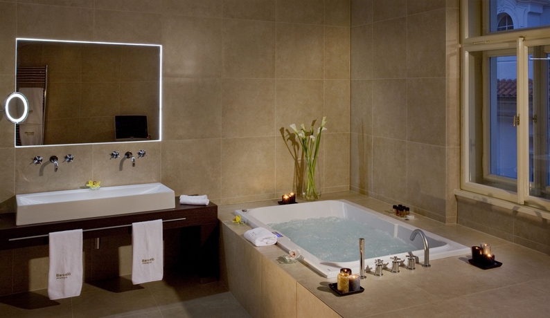 Imagen de la habitación del Hotel Golden Angel. Foto 11