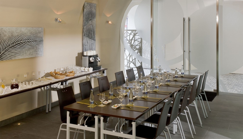 Imagen de los interiores del Hotel Golden Angel. Foto 16