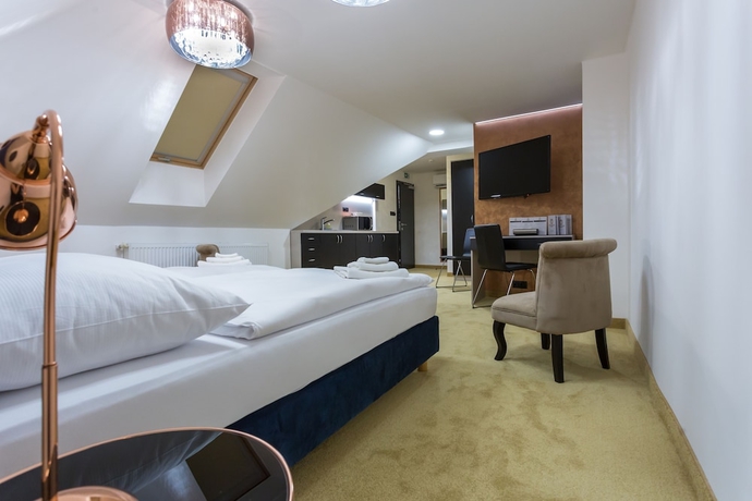 Imagen de la habitación del Hotel Golden Apartments. Foto 17