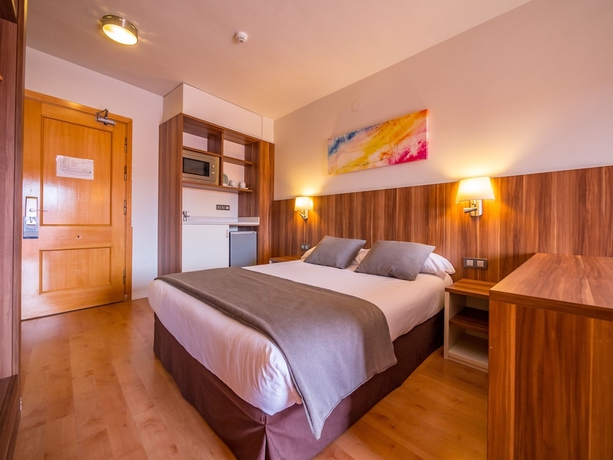 Imagen de la habitación del Hotel Golden Avenida Family Suites. Foto 8