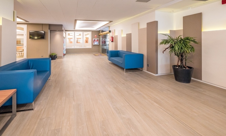 Imagen de los interiores del Hotel Golden Avenida Family Suites. Foto 14