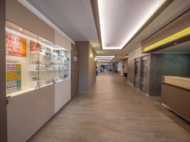 Imagen de los interiores del Hotel Golden Avenida Family Suites. Foto 16