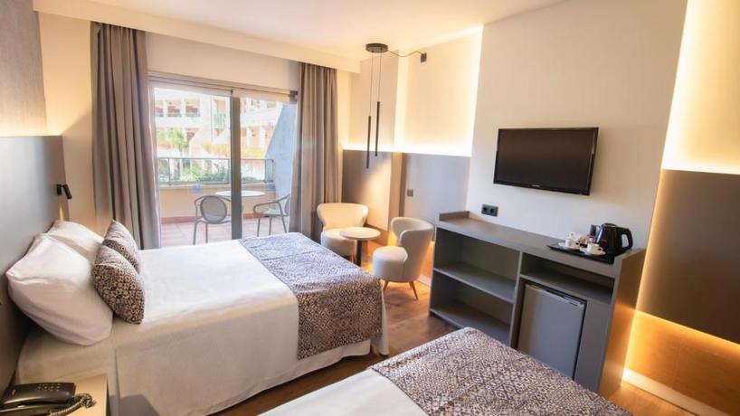 Imagen de la habitación del Hotel Golden Bahia de Tossa. Foto 6