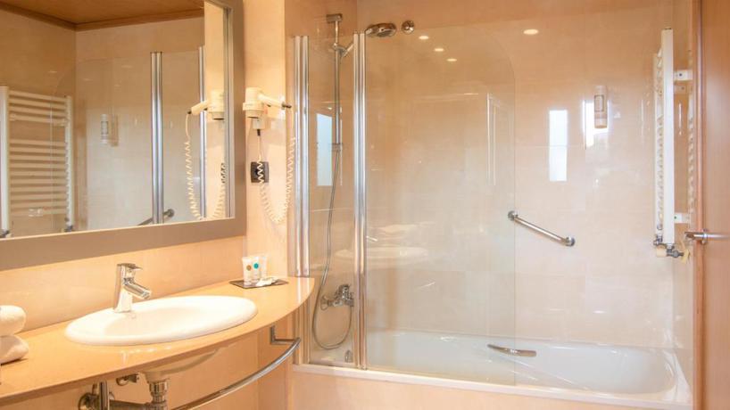 Imagen de la habitación del Hotel Golden Bahia de Tossa. Foto 7