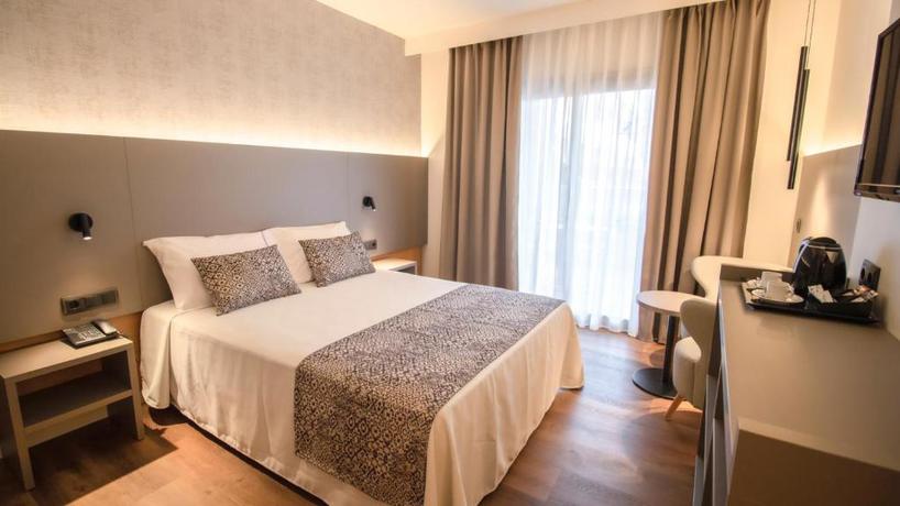 Imagen de la habitación del Hotel Golden Bahia de Tossa. Foto 8