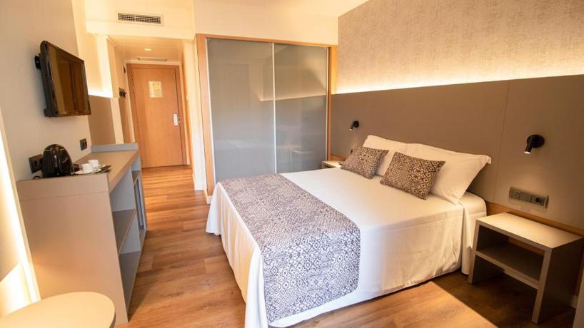 Imagen de la habitación del Hotel Golden Bahia de Tossa. Foto 9