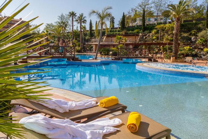 Imagen de la piscina del Hotel Golden Bahia de Tossa. Foto 20