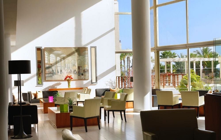 Imagen de los interiores del Hotel Golden Bay Beach. Foto 5