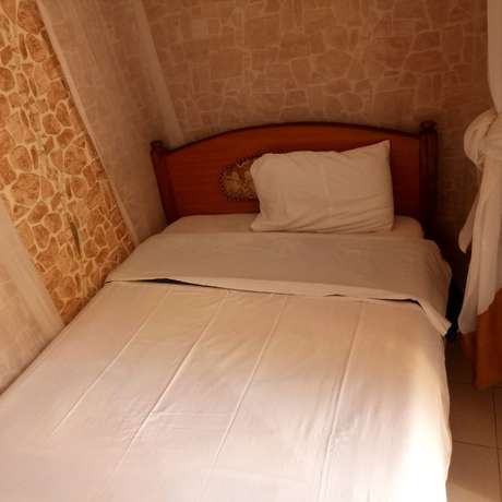 Imagen de la habitación del Hotel Golden Bay, Industrial Area C. Foto 11