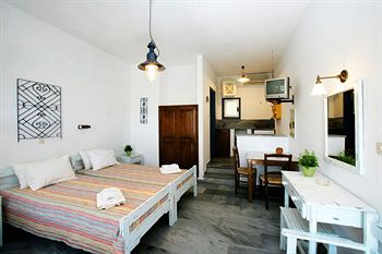 Imagen del bar/restaurante del Hotel Golden Beach And Apartments. Foto 4