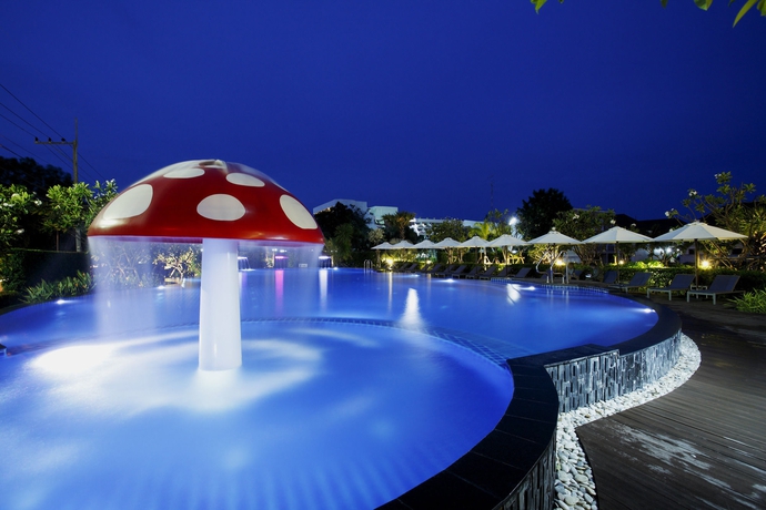 Imagen de la piscina del Hotel Golden Beach Cha-am. Foto 15