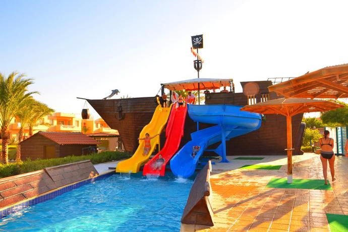 Imagen de la piscina del Hotel Golden Beach, Hurghada. Foto 11