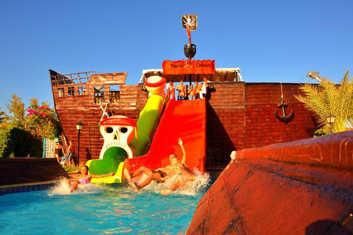 Imagen de la piscina del Hotel Golden Beach, Hurghada. Foto 12