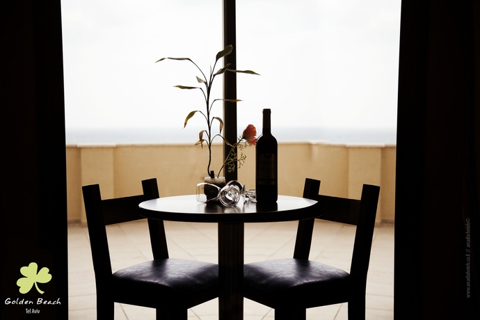 Imagen del bar/restaurante del Hotel Golden Beach Tel Aviv. Foto 4