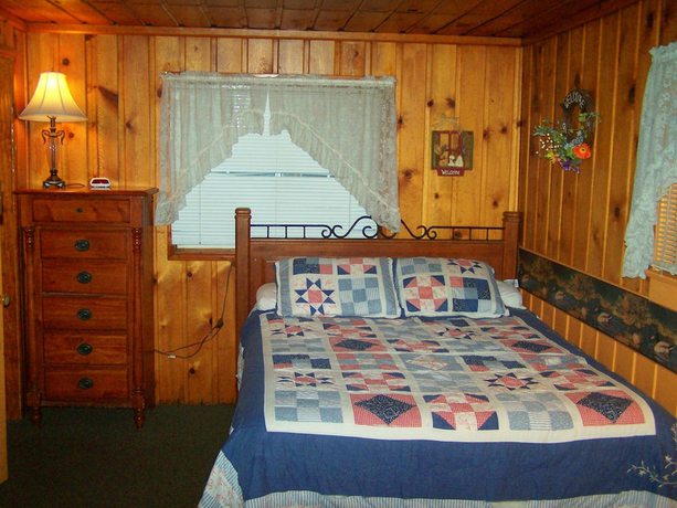 Imagen de la habitación del Hotel Golden Bear Cottages. Foto 5