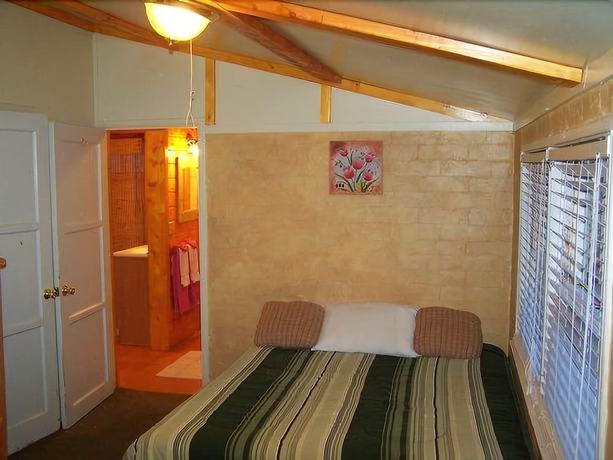 Imagen de la habitación del Hotel Golden Bear Cottages. Foto 8