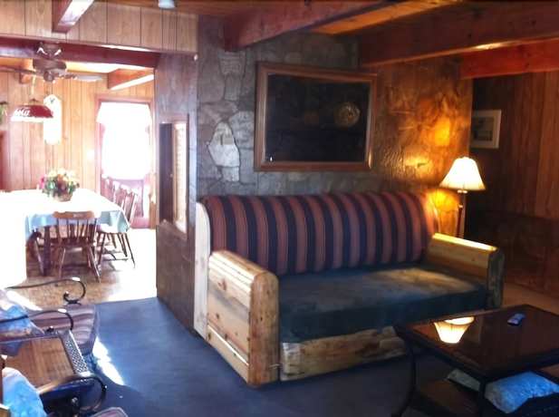 Imagen de la habitación del Hotel Golden Bear Cottages. Foto 9