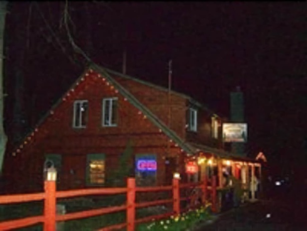 Imagen de los interiores del Hotel Golden Bear Cottages. Foto 19