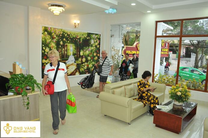 Imagen de los interiores del Hotel Golden Bee. Foto 20