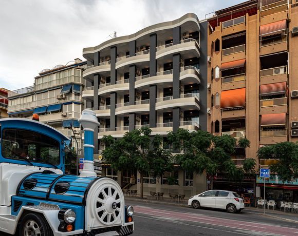 Imagen de los exteriores del Hotel Golden, Benidorm - Playa Poniente. Foto 11