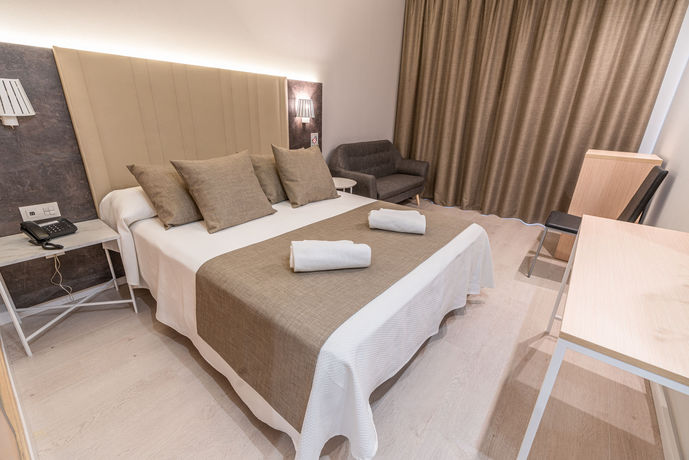 Imagen de la habitación del Hotel Golden, Benidorm - Playa Poniente. Foto 5