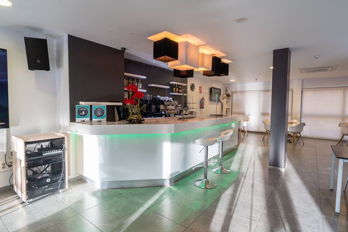 Imagen del bar/restaurante del Hotel Golden, Benidorm - Playa Poniente. Foto 3