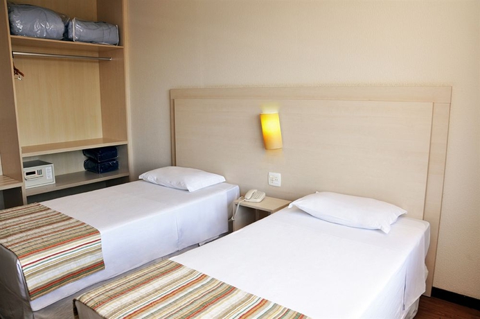 Imagen de la habitación del Hotel Golden Blue. Foto 8