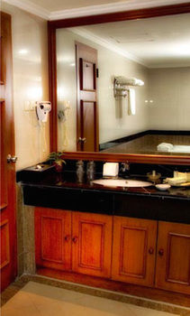 Imagen de la habitación del Hotel Golden Boutique Melawai. Foto 4