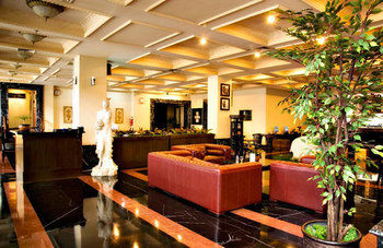 Imagen de los interiores del Hotel Golden Boutique Melawai. Foto 11