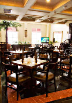 Imagen del bar/restaurante del Hotel Golden Boutique Melawai. Foto 2