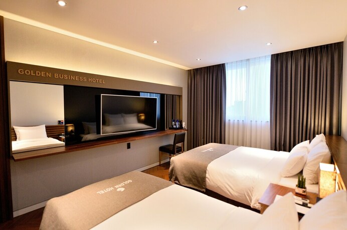Imagen de la habitación del Hotel Golden Business. Foto 18