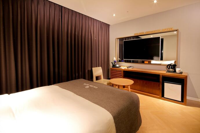 Imagen de la habitación del Hotel Golden Business. Foto 19
