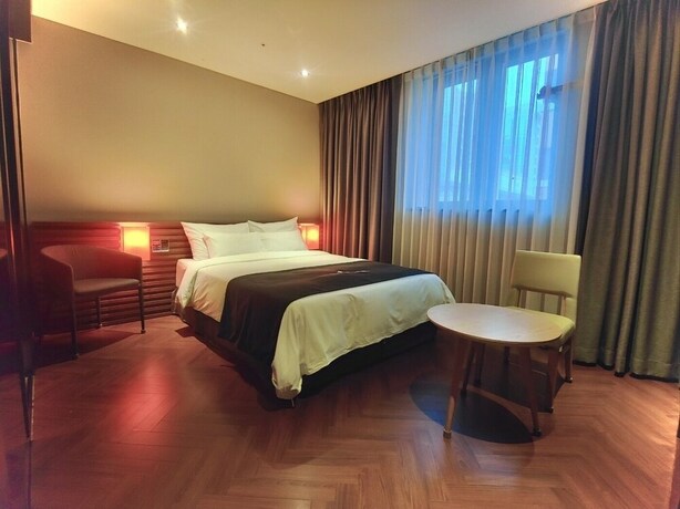 Imagen de la habitación del Hotel Golden Business. Foto 28