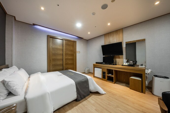Imagen de la habitación del Hotel Golden Business. Foto 20