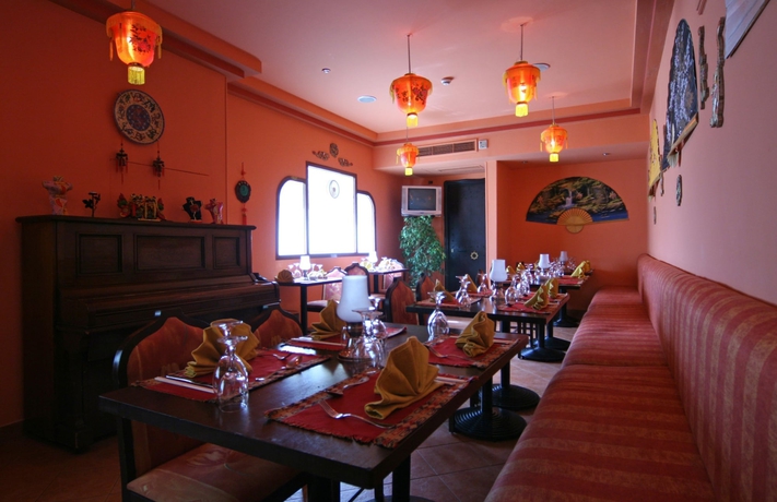 Imagen del bar/restaurante del Hotel Golden Carven. Foto 2